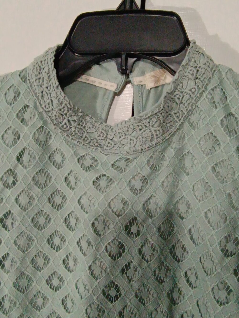 Rewind Mint Green Lace Mock Neck Sleeveless Top XL Boho Crochet Overlay Keyhole - Picture 7 of 9